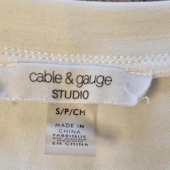 Cable & Gauge Ruffle Sleeve White Top Blouse Size Small Soft Vneck Office Work - Picture 5 of 7